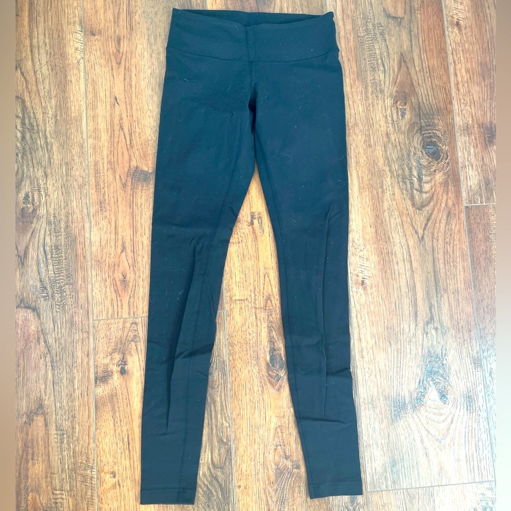 Lululemon size 6 Wunder Under low rise tights in black